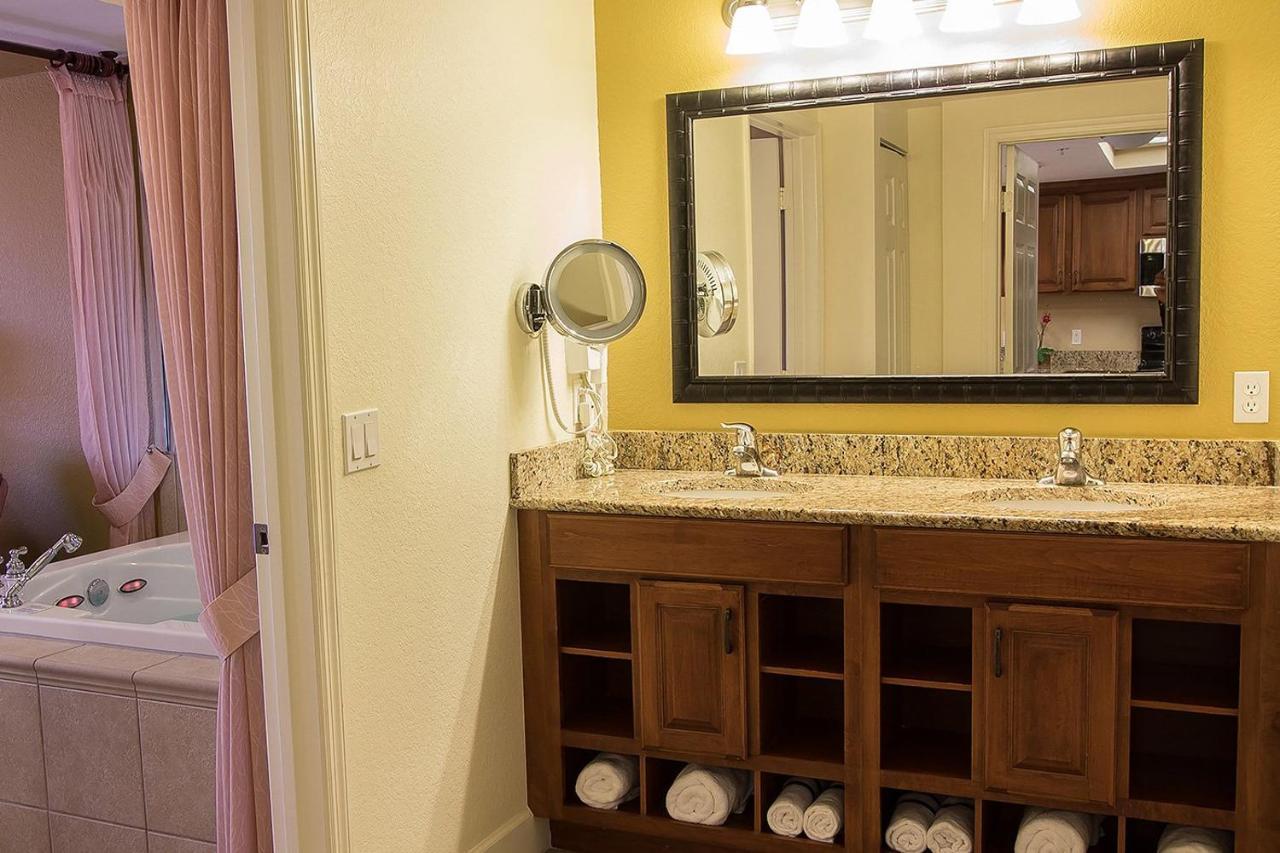 Stunning Condo Near Universal Studios Williamsburg Εξωτερικό φωτογραφία